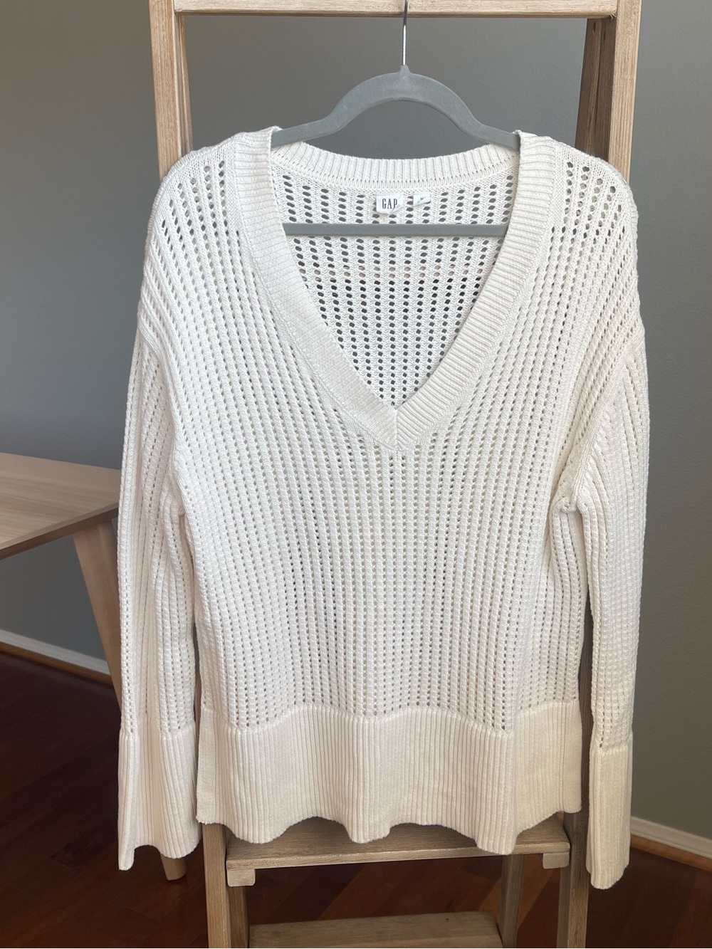GAP Relaxed Crochet V-Neck Sweater 100% Cotton Cream Coastal Fisherman Cottage